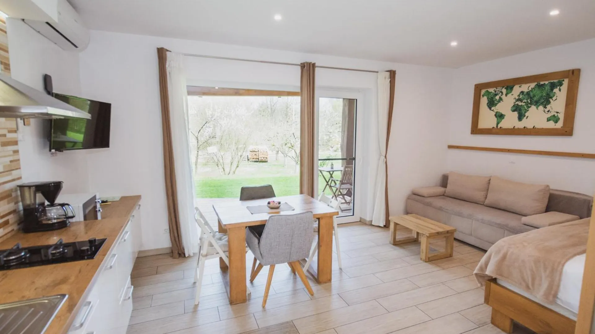 Pr'Fik Apartments Kranj 0*,